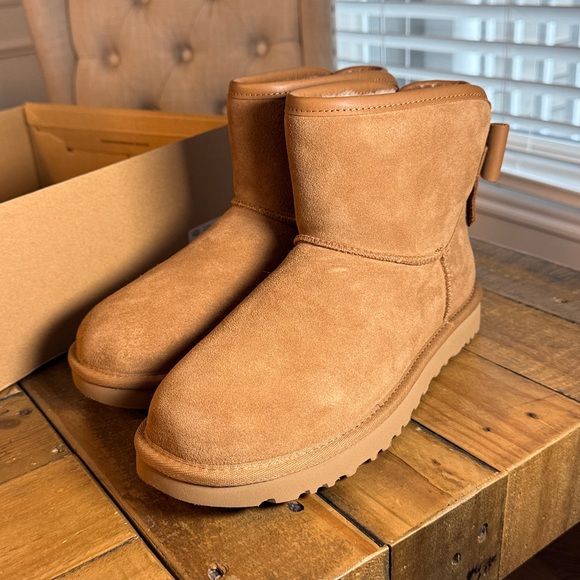 UGG Ultra Mini Bailey Leather Bow Size 8 - Picture 7 of 13